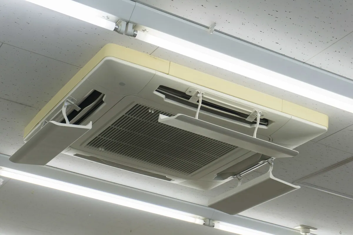 業務用エアコンの取替工事(天カセタイプ)